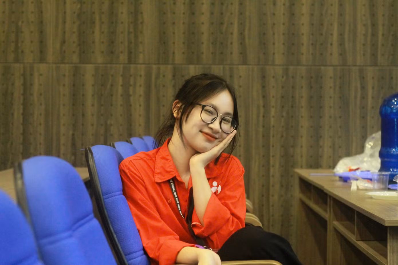 Thanh xuân với Huệ không phải là những gì ta giữ lại mà là những gì ta trao đi.