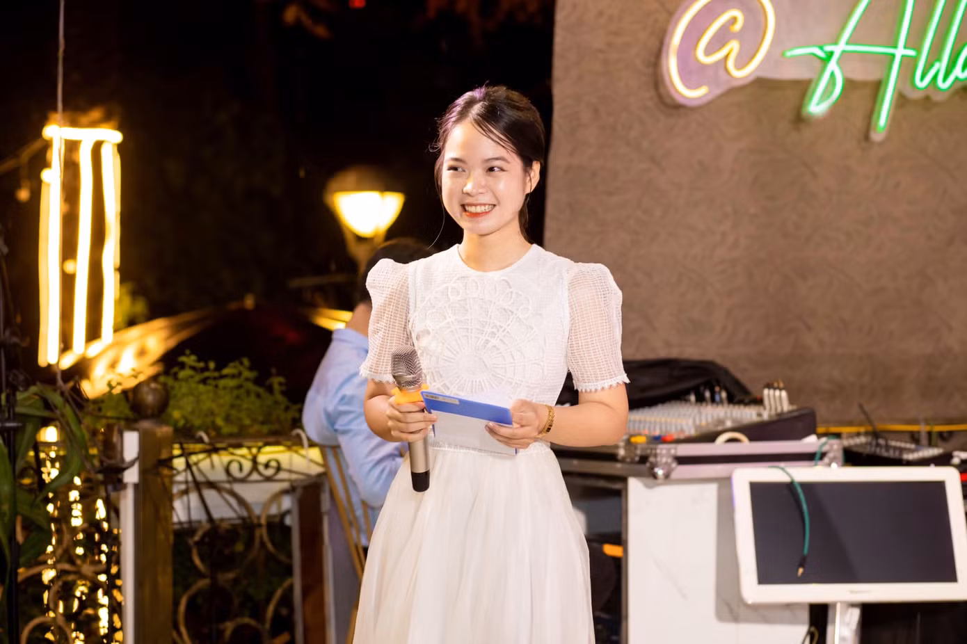 MC Hồng Hoa tại mini show _Thu Hà Nội_ MC Hồng Hoa tại mini show _Thu Hà Nội_