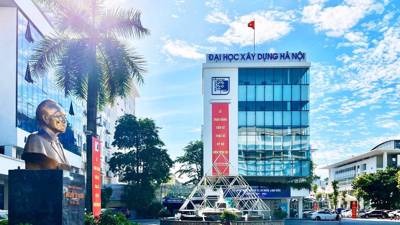 Trường liên kết với nhiều đại học danh tiếng trên thế giới, triển khai các chương trình đào tạo chất lượng cao, giúp sinh viên tiếp cận tri thức toàn cầu.