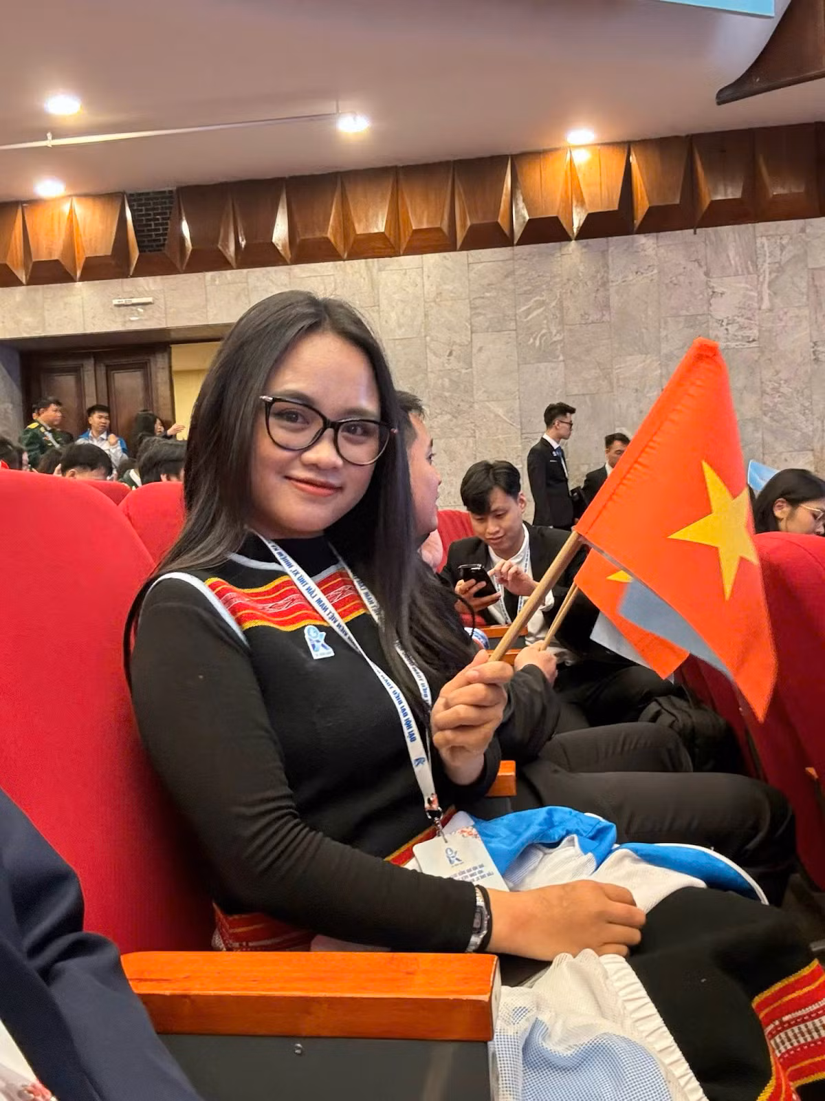 Un Diễm chia sẻ rằng đối với người Gié Triêng, Tết không chỉ là thời điểm nghỉ ngơi mà còn là dịp để cả làng gắn kết. Un Diễm chia sẻ rằng đối với người Gié Triêng, Tết không chỉ là thời điểm nghỉ ngơi mà còn là dịp để cả làng gắn kết.