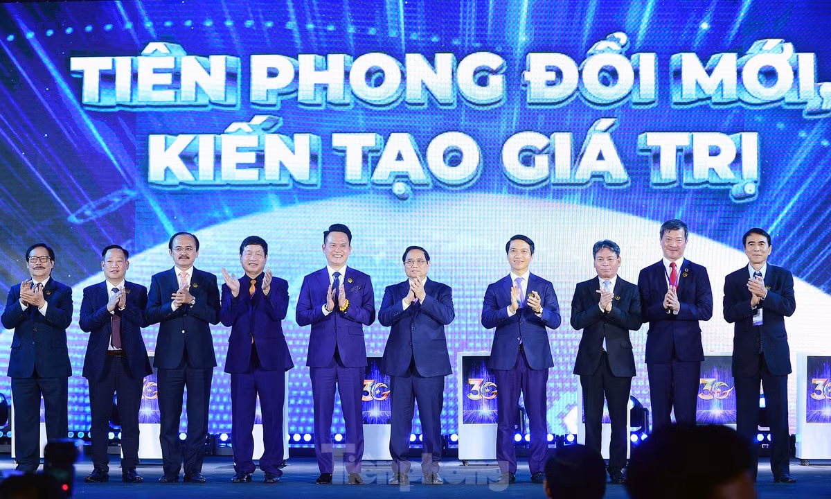 Thủ tướng Phạm Minh Chính dự lễ kỷ niệm 30 năm phong trào doanh nhân trẻ Việt Nam do Hội Doanh nhân trẻ Việt Nam tổ chức. Thủ tướng Phạm Minh Chính dự lễ kỷ niệm 30 năm phong trào doanh nhân trẻ Việt Nam do Hội Doanh nhân trẻ Việt Nam tổ chức.