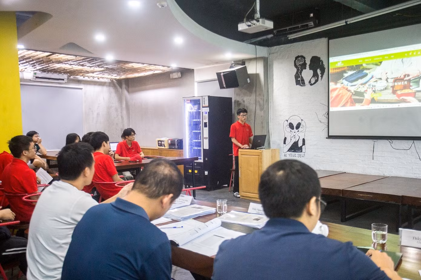 Sinh viên Aptech tại cơ sở 285 Đội Cấn trong buổi bảo vệ đồ án