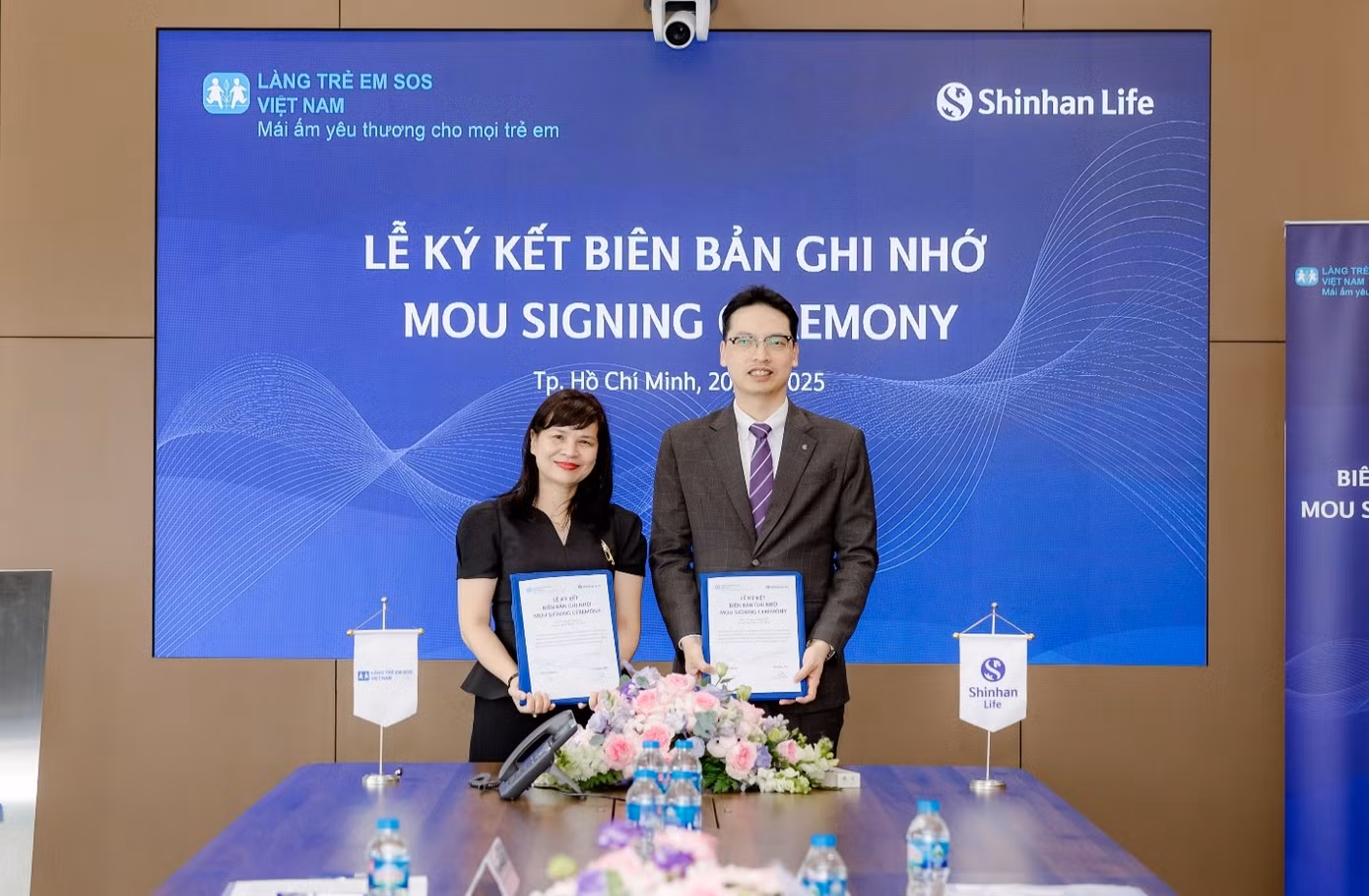 Shinhan Life Việt Nam đã có hành trình 4 năm đồng hành với Làng Trẻ em SOS Việt Nam với nhiều hoạt động hỗ trợ thiết thực Shinhan Life Việt Nam đã có hành trình 4 năm đồng hành với Làng Trẻ em SOS Việt Nam với nhiều hoạt động hỗ trợ thiết thực