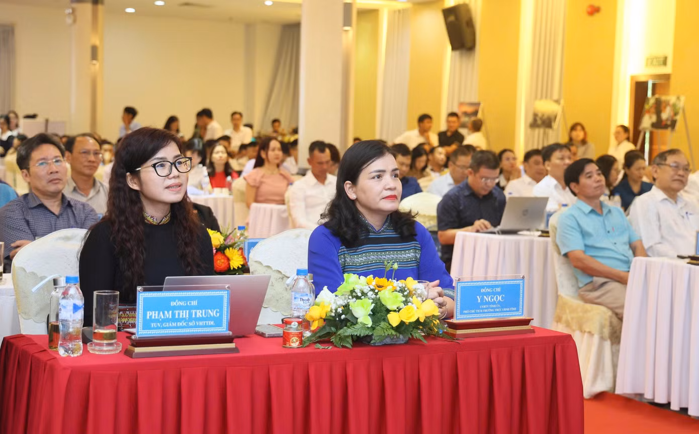 Các đại biểu tham dự tọa đàm Các đại biểu tham dự tọa đàm