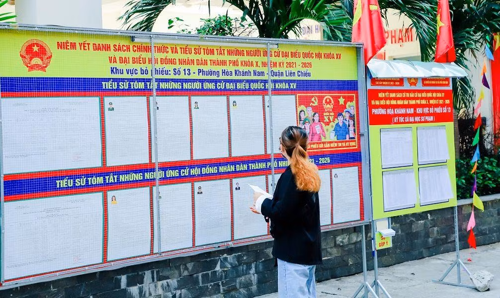 Hoạt động bầu cử diễn ra tại sảnh A6 trường ĐH Sư Phạm - ĐH Đà Nẵng. Ảnh: Văn Hoàng