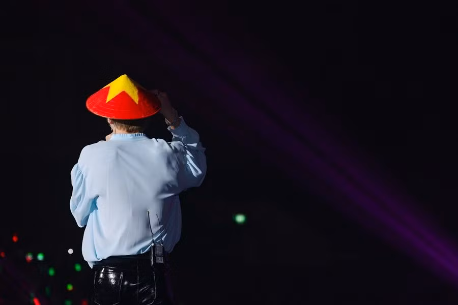 Jae Joong đội nón lá do fan tặng. Ảnh: BTC.