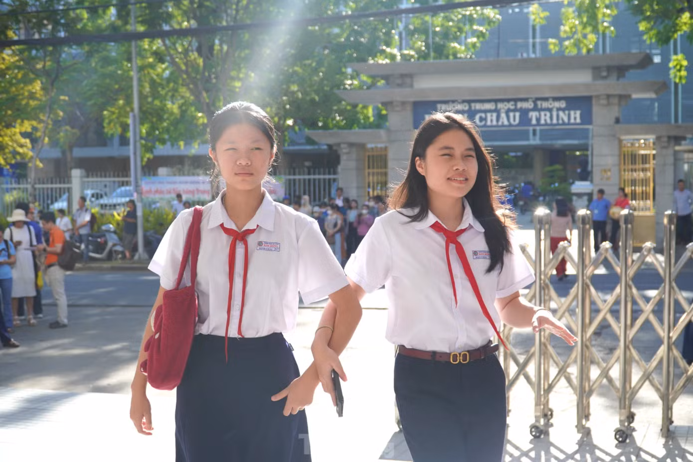 Thí sinh dự thi tại trường THPT Phan Châu Trinh. Ảnh: Tiền Phong Online Thí sinh dự thi tại trường THPT Phan Châu Trinh. Ảnh: Tiền Phong Online