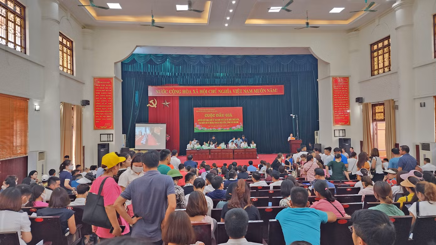 Loạt lô đất ở thuộc thị xã Việt Yên, từng được đưa ra đấu giá nhưng không thành công, mới đây được đưa ra đấu giá với mức trúng cao. (Ảnh minh họa) Loạt lô đất ở thuộc thị xã Việt Yên, từng được đưa ra đấu giá nhưng không thành công, mới đây được đưa ra đấu giá với mức trúng cao. (Ảnh minh họa)