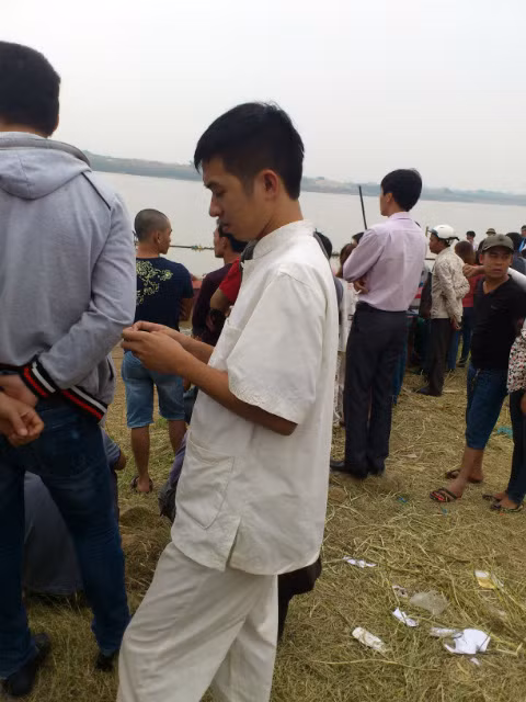 Kẻ xưng là Thầy Thịnh nghe tin chưa tìm thấy thi thể chị Huyền cũng đến góp mặt để gieo thêm hy vọng cho gia đình chị Huyền