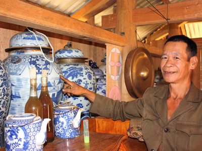 A lăng Zèng nói không bao giờ người làng Aur được bán chiêng ché