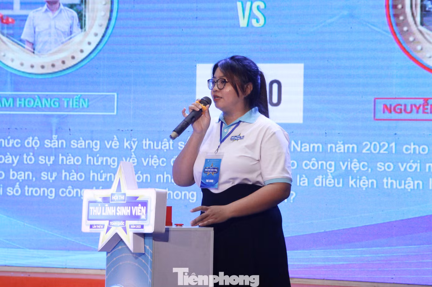 Đây là điểm mới của Hội thi năm nay, 6 thí sinh lọt vào vòng thi này được chia thành 3 cặp đấu về các chủ đề liên quan đến công tác Hội, phong trào sinh viên. Các thí sinh bắt thăm vai trò trình bày và phản biện, mỗi thí sinh có 4 phút để thực hiện phần thi của mình. Đây là điểm mới của Hội thi năm nay, 6 thí sinh lọt vào vòng thi này được chia thành 3 cặp đấu về các chủ đề liên quan đến công tác Hội, phong trào sinh viên. Các thí sinh bắt thăm vai trò trình bày và phản biện, mỗi thí sinh có 4 phút để thực hiện phần thi của mình.