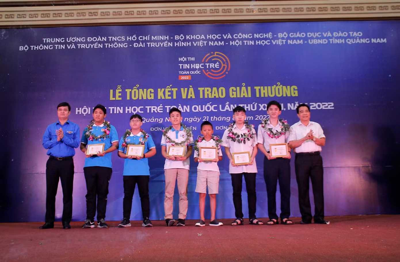Tại Hội thi năm nay, BTC trao 5 giải Nhất cho 6 bảng (1 bảng không có giải Nhất) Tại Hội thi năm nay, BTC trao 5 giải Nhất cho 6 bảng (1 bảng không có giải Nhất)