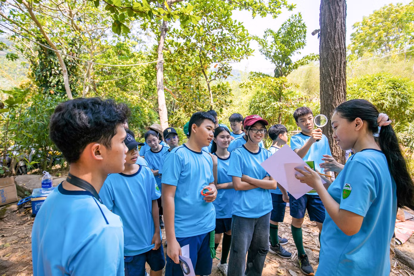 Thông qua những bài học từ tự nhiên, tình yêu môi trường được gieo mầm trong các bạn học sinh Thông qua những bài học từ tự nhiên, tình yêu môi trường được gieo mầm trong các bạn học sinh