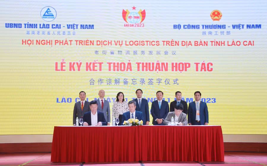 Ký thỏa thuận 3 bên giữa Hiệp hội Doanh nghiệp tỉnh Lào Cai, Hiệp hội Logistics Hà Nội và Hiệp hội Logistics Hải Phòng.