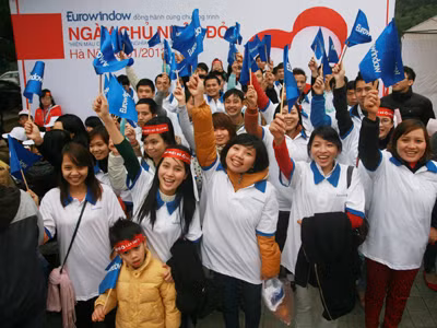 Ngày Chủ Nhật Đỏ ngày càng trở nên quen thuộc với các bạn trẻ. Ảnh: Xuân Phú