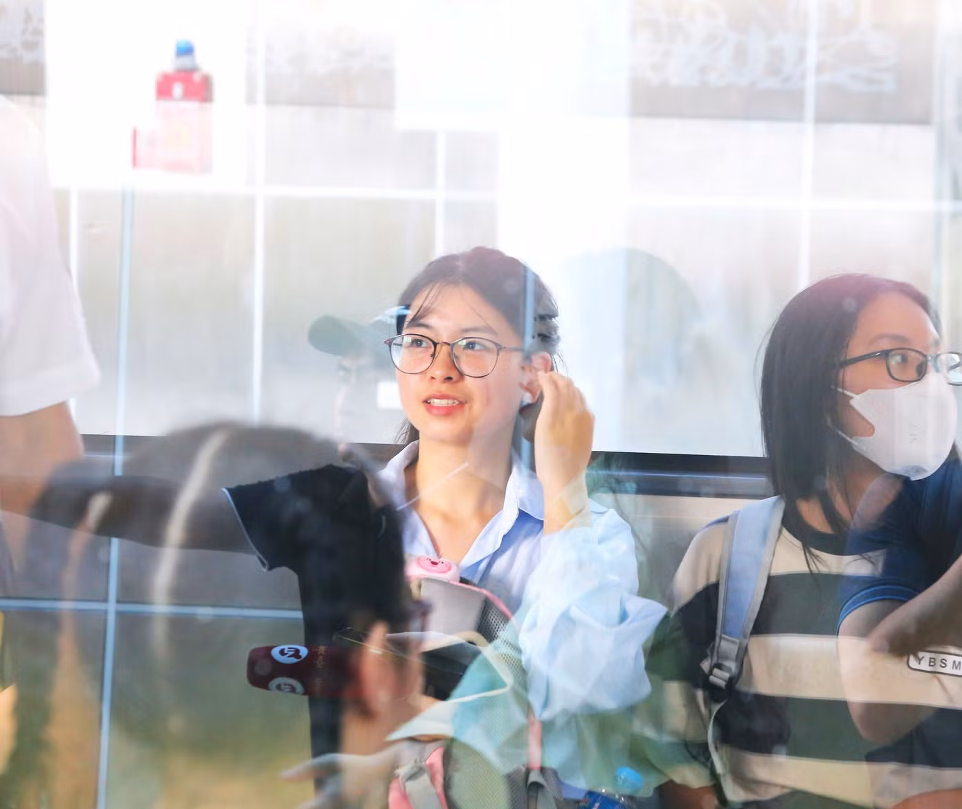 Theo nhiều người dân, tuyến đường sắt được thiết kế hợp lý và có tính thẩm mỹ. Hành khách có thể tiếp cận nhà ga trên cao bởi 4 lối lên xuống từ 4 hướng trên vỉa hè ở hai bên đường. Hệ thống thang bộ, thang cuốn và thang máy tiện lợi cho cả người khuyết tật, người cao tuổi, phụ nữ mang thai và trẻ em.