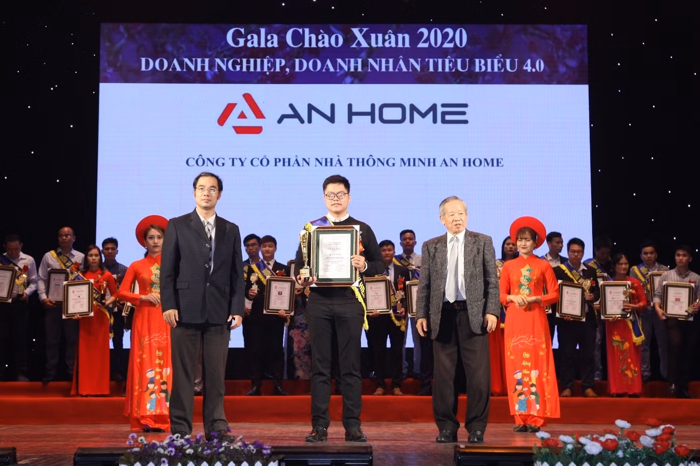Công ty cổ phần Nhà thông minh AnHome là công ty chuyên nghiên cứu và phát triển các sản phẩm thiết bị điện thông minh trên nền tảng AI + IoT toàn cầu.