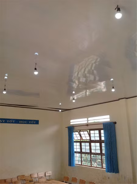 Ánh sáng điện từ hệ thống điện mặt trời tại Đạ Mpô 