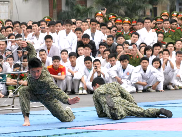 Diễn đánh tình huống tập kích đánh chiếm mục tiêu