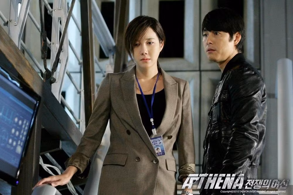 Lee Ji Ah và Jung Woo Sung "phim giả tình thật" sau Athena. Lee Ji Ah và Jung Woo Sung "phim giả tình thật" sau Athena.