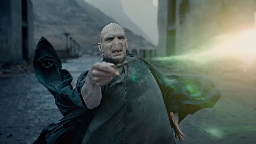 Chúa tể Hắc ám Voldemort trong Harry Potter bản phim điện ảnh. Chúa tể Hắc ám Voldemort trong Harry Potter bản phim điện ảnh.
