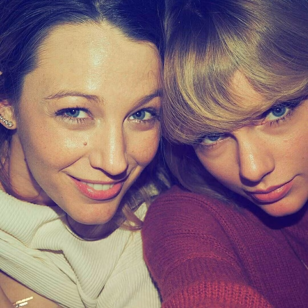Blake Lively (trái) và Taylor Swift (phải). Blake Lively (trái) và Taylor Swift (phải).