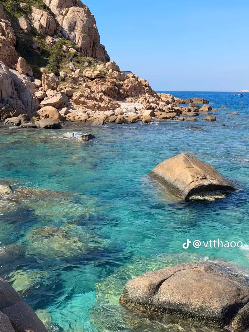 Nước biển màu ngọc bích trong vắt. Ảnh: @vtthao