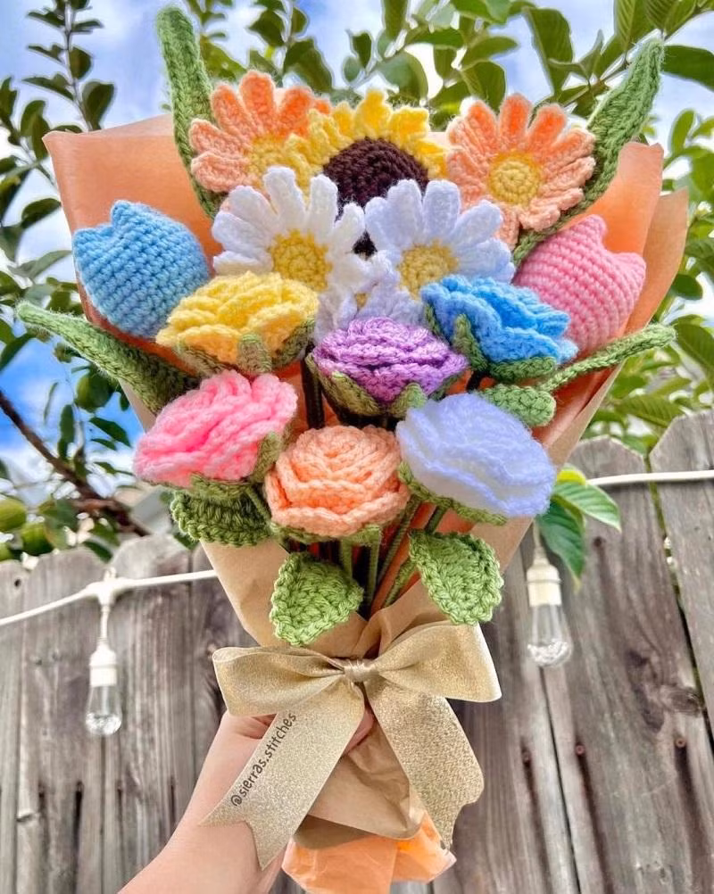 Hoa crochet bằng len.
