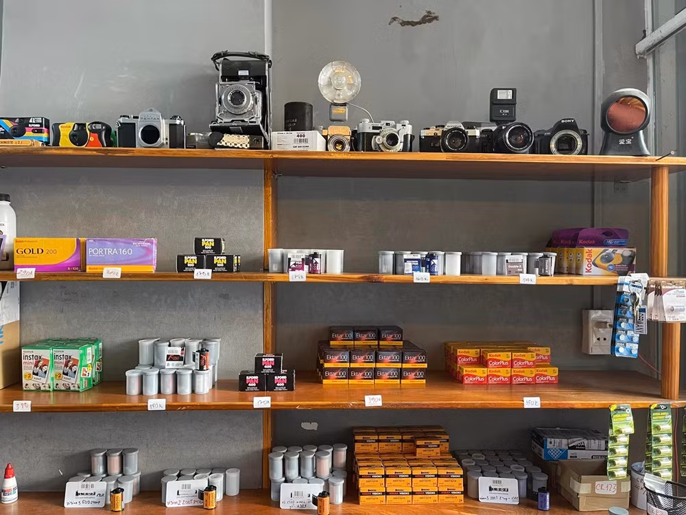 Kệ film mát tay nhà Croplab Sài Gòn. (Ảnh: Crop Lab)