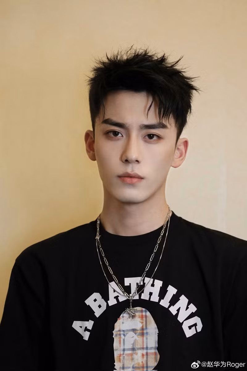 Nam diễn viên được chọn "đổi mặt" với Trương Hạo Duy. Nam diễn viên được chọn "đổi mặt" với Trương Hạo Duy.