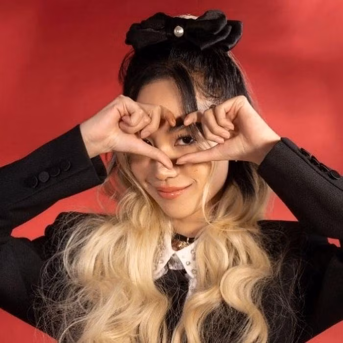 Trước khi trở thành diễn viên và người mẫu, Kitty debut với vai trò ca sĩ. Trước khi trở thành diễn viên và người mẫu, Kitty debut với vai trò ca sĩ.