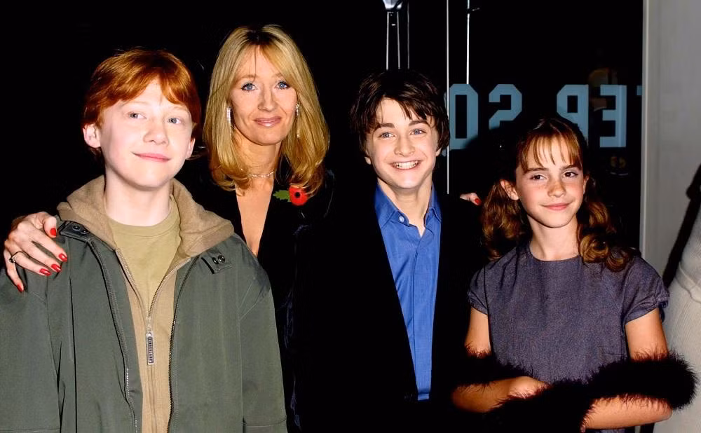 J.K. Rowling cùng bộ ba Harry Potter.