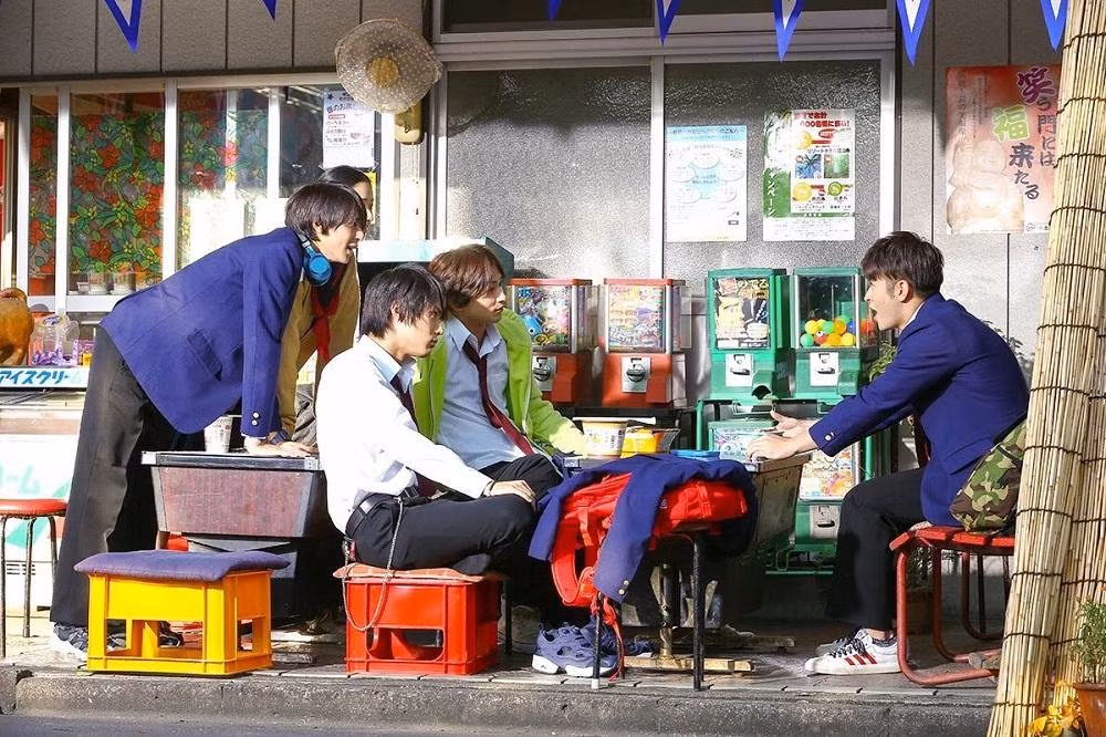 Huy lặng lẽ và khác với những cậu bạn khác. (Minh họa: Phim "Nijiiro Days") Huy lặng lẽ và khác với những cậu bạn khác. (Minh họa: Phim "Nijiiro Days")