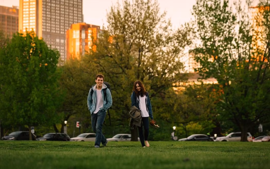 Tình yêu cứ thế lớn dần lên, tôi không biết giãi bày với ai. (Minh họa: Phim Love, Rosie)