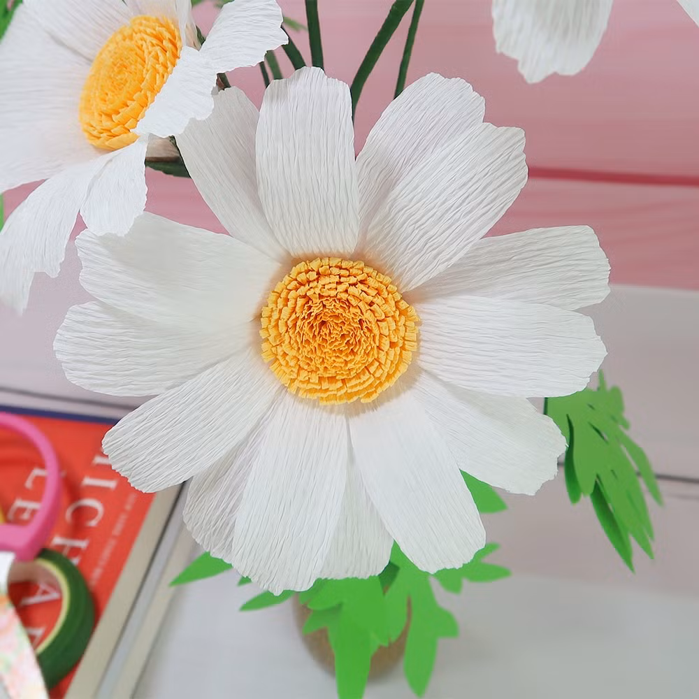 Hoa giấy nhún dành cho các bạn khéo tay.
