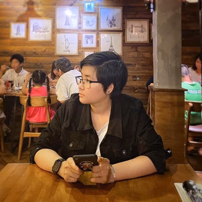 Hikaru Bun - cô em gái suốt ngày bị Fuyu đòi qua nhà ngủ ké... cho zui. Ngoài ra còn là bạn ăn bún bò, ăn lẩu tôm, ăn khoai lang nướng...