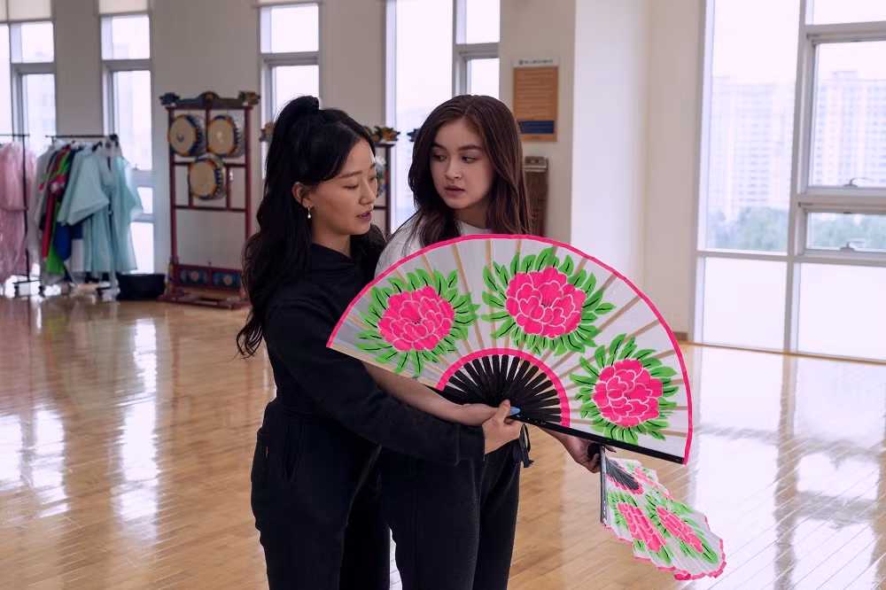 Kitty nhận ra mình nghĩ về Yuri nhiều hơn mức bình thường. Kitty nhận ra mình nghĩ về Yuri nhiều hơn mức bình thường.