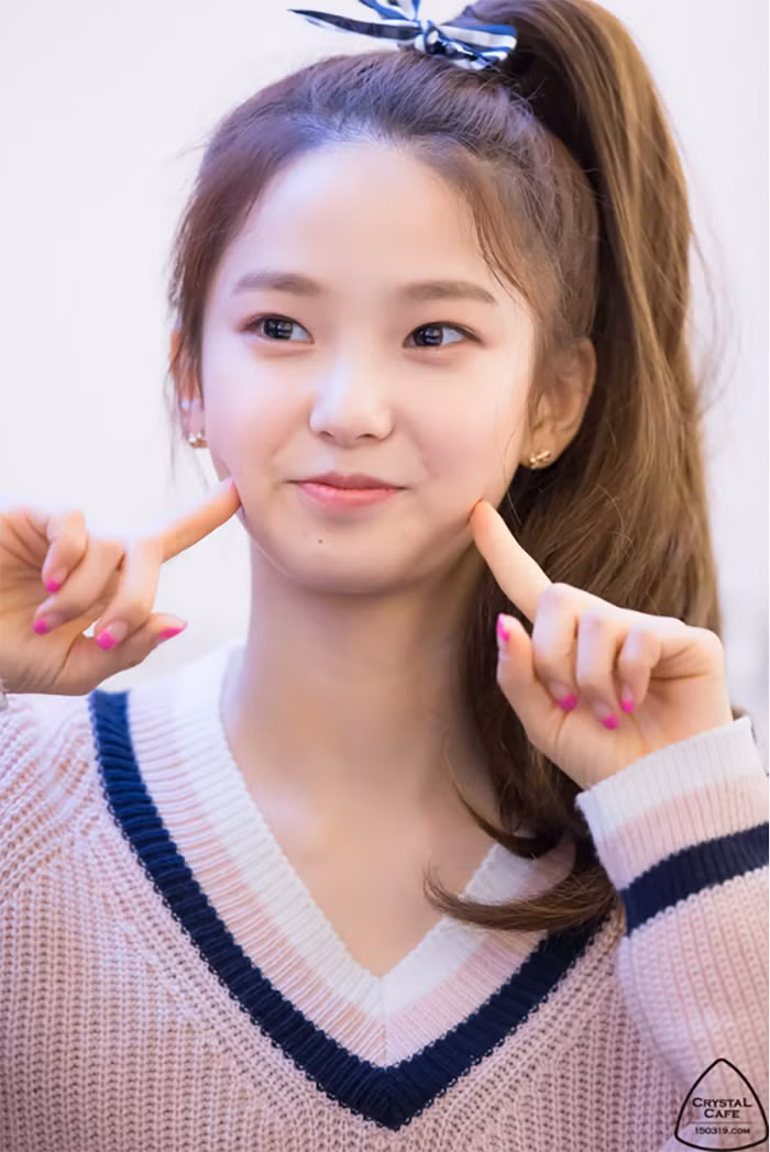 Choi Yoo Jin (CLC). Choi Yoo Jin (CLC).