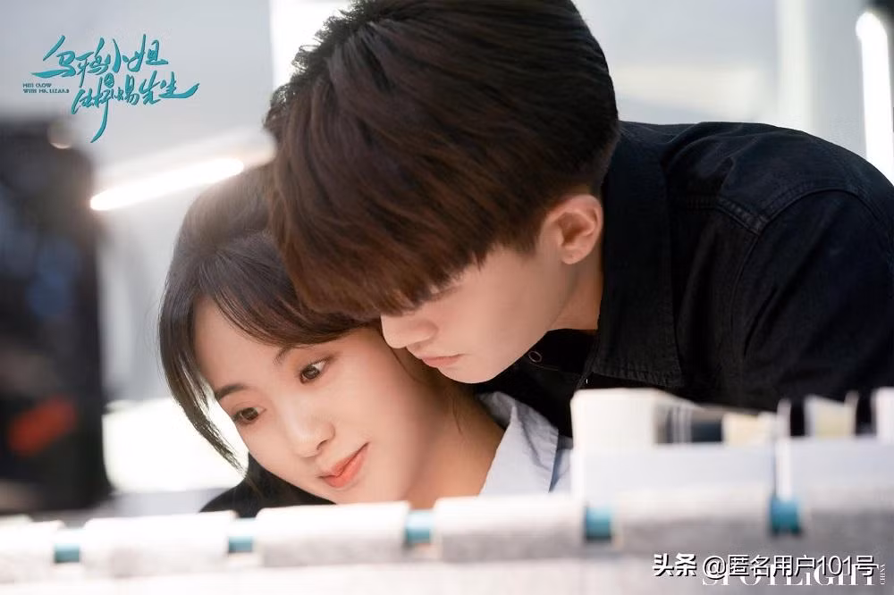 Tiểu Thư Quạ Đen và Tiên Sinh Thằn Lằn.
