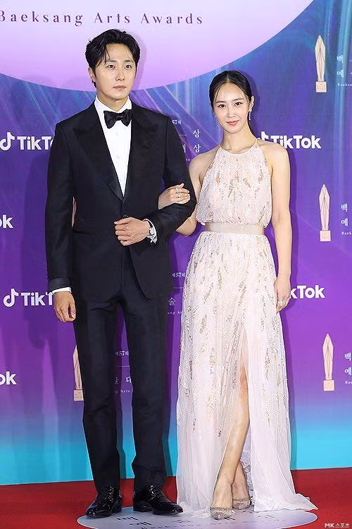Jung Il Woo và Yuri trông rất đẹp đôi. Phim chung của cả hai Bossam: Steal The Fate đang nhận được những phản hồi rất tích cực.