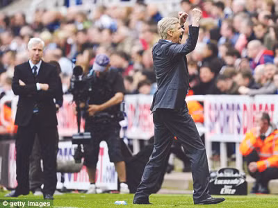 Với khoản tiền đi chợ 70 triệu bảng, HLV Arsene Wenger sẽ có nhiều dịp ăn mừng hơn ở mùa giải tới?. ảnh: GETTY IMAGES