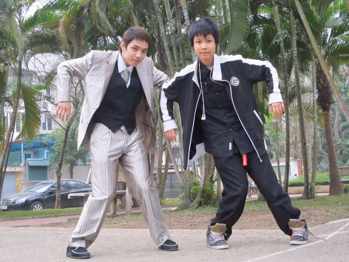 Tùng Phương cùng em gái. Tùng Phương cùng em gái