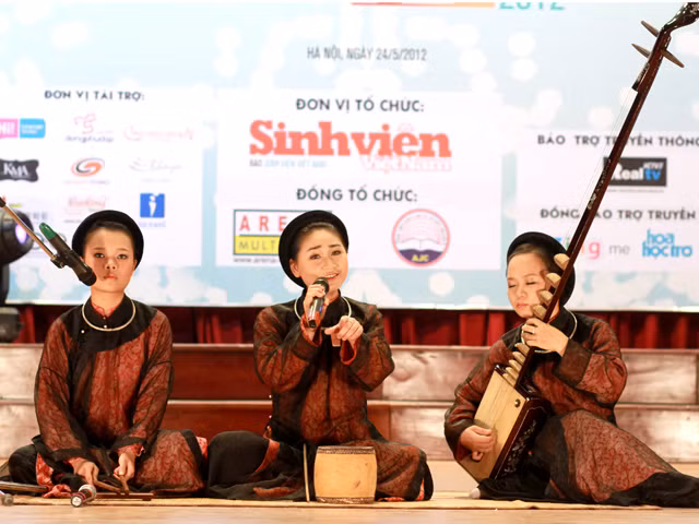 Thùy Chi tự tin thể hiện khúc 