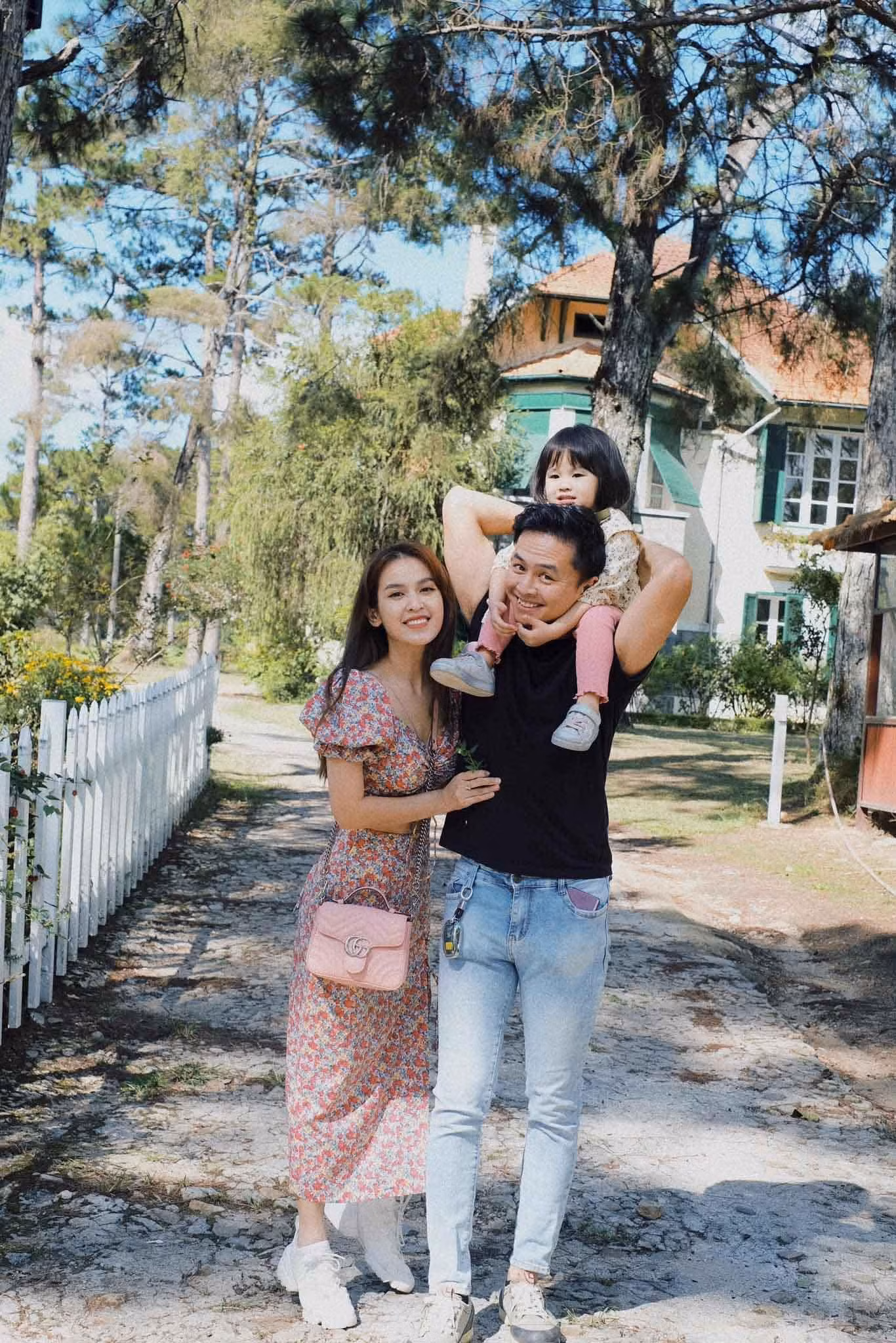Tổ ấm hạnh phúc của vợ chồng diễn viên Tú Vi - Văn Anh. Tổ ấm hạnh phúc của vợ chồng diễn viên Tú Vi - Văn Anh.