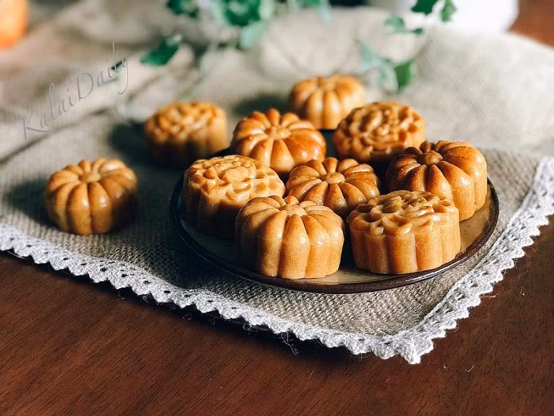 Những chiếc bánh nướng vàng ươm mới được ra lò. Những chiếc bánh nướng vàng ươm mới được ra lò.