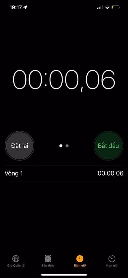 Để có 6 giây khoe với dân mạng, netizen miệt mài bấm cạn pin điện thoại.
