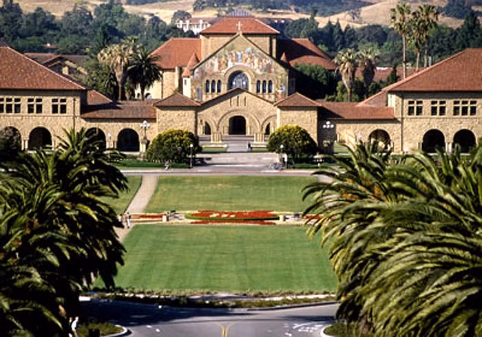 ĐH tổng hợp Stanford (California, Mỹ) là một trong những trường hàng đầu của Mỹ. Một vài ví dụ rõ nét nhất là sinh viên thuộc khóa đầu tiên của trường là Herbert Hoover về sau đã trở thành Tổng Thống Hoa Kỳ; 54 người trong số các giáo sư...