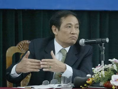 Chủ tịch VFF Nguyễn Trọng Hỷ khuyên lãnh đạo CLB XMXT Sài Gòn cân nhắc lại tuyên bố 