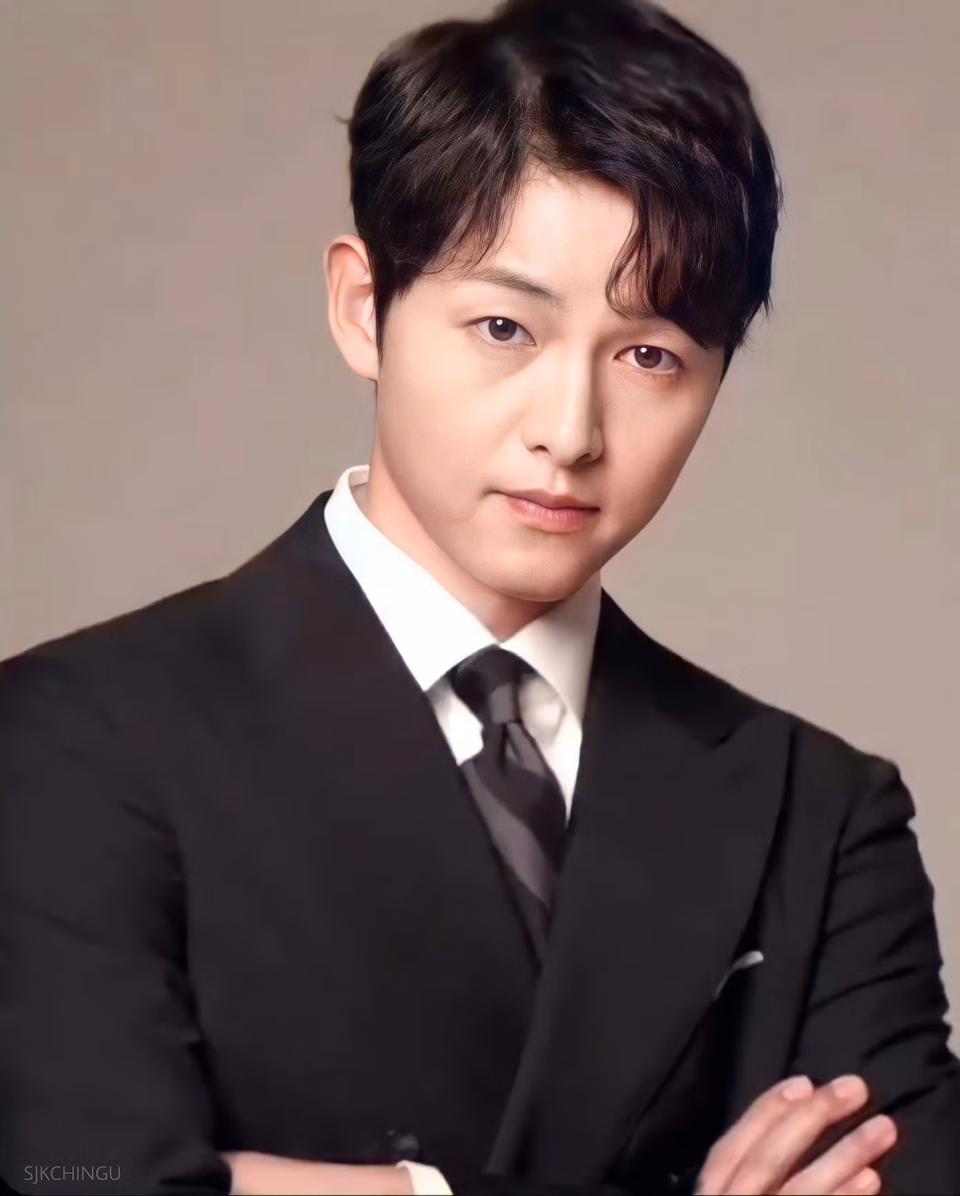 5. Song Joong Ki sở hữu khối tài sản ròng 24 triệu USD. Anh được trả 50.300 USD cho mỗi tập phim tham gia. 5. Song Joong Ki sở hữu khối tài sản ròng 24 triệu USD. Anh được trả 50.300 USD cho mỗi tập phim tham gia.