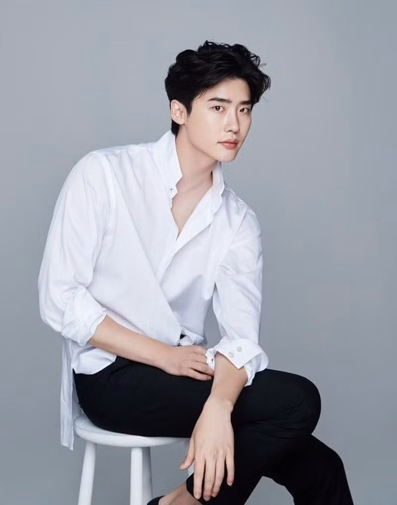 3. Lee Jong Suk có tài sản ròng khoảng 32 triệu USD, xếp hạng 3. Cát xê trung bình của anh khoảng 50.300 USD/tập. 3. Lee Jong Suk có tài sản ròng khoảng 32 triệu USD, xếp hạng 3. Cát xê trung bình của anh khoảng 50.300 USD/tập.